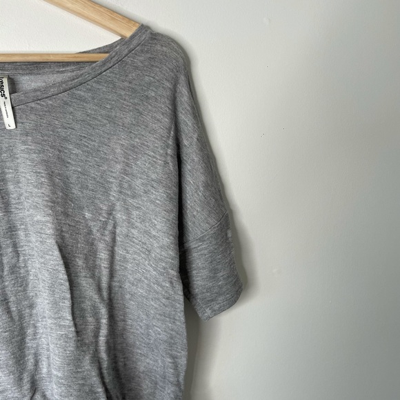 Tresics gray tee shirt large shirt sleeve top - Picture 5 of 9